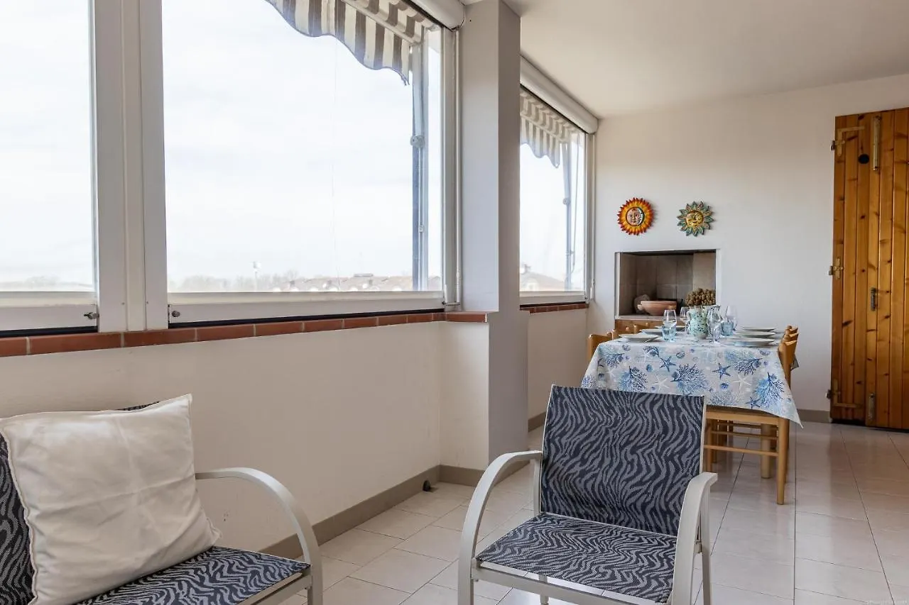 Lido Degli Estensi Terrace Apartment イタリア