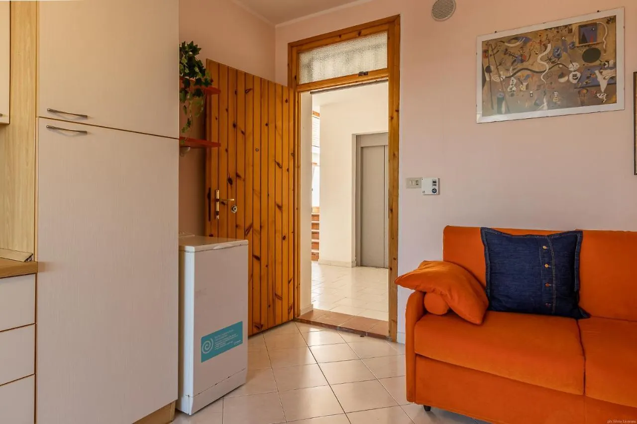 Lido Degli Estensi Terrace Apartment  リド・デッリ・エステンシ