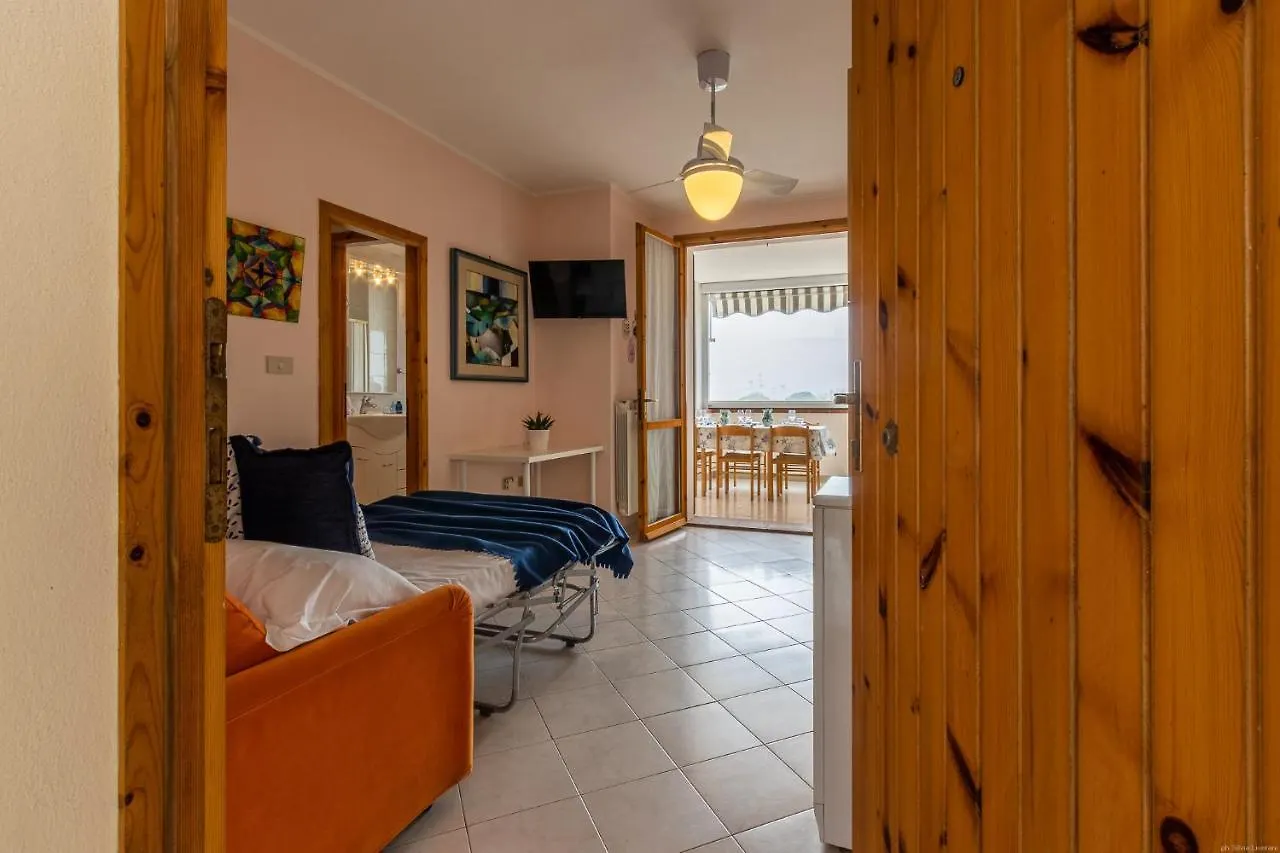 Lido Degli Estensi Terrace Apartment リド・デッリ・エステンシ