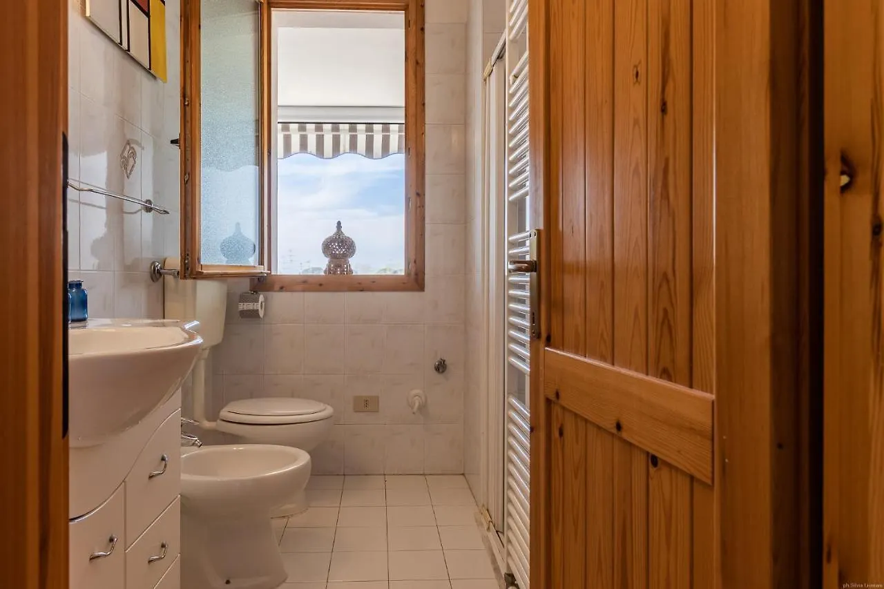 Lido Degli Estensi Terrace Apartment イタリア