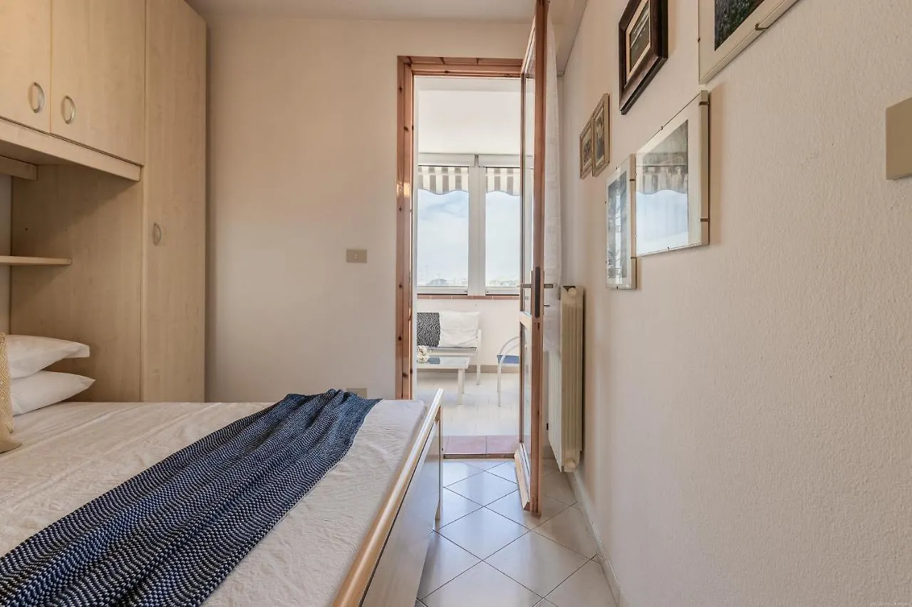 Lido Degli Estensi Terrace Apartment イタリア